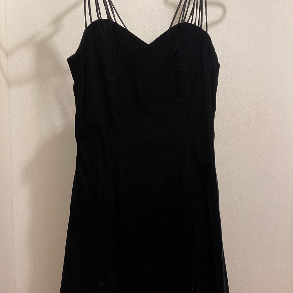 Elegant, Sexy Black Velvet Spaghetti Strap Dress with Sweetheart Neckline